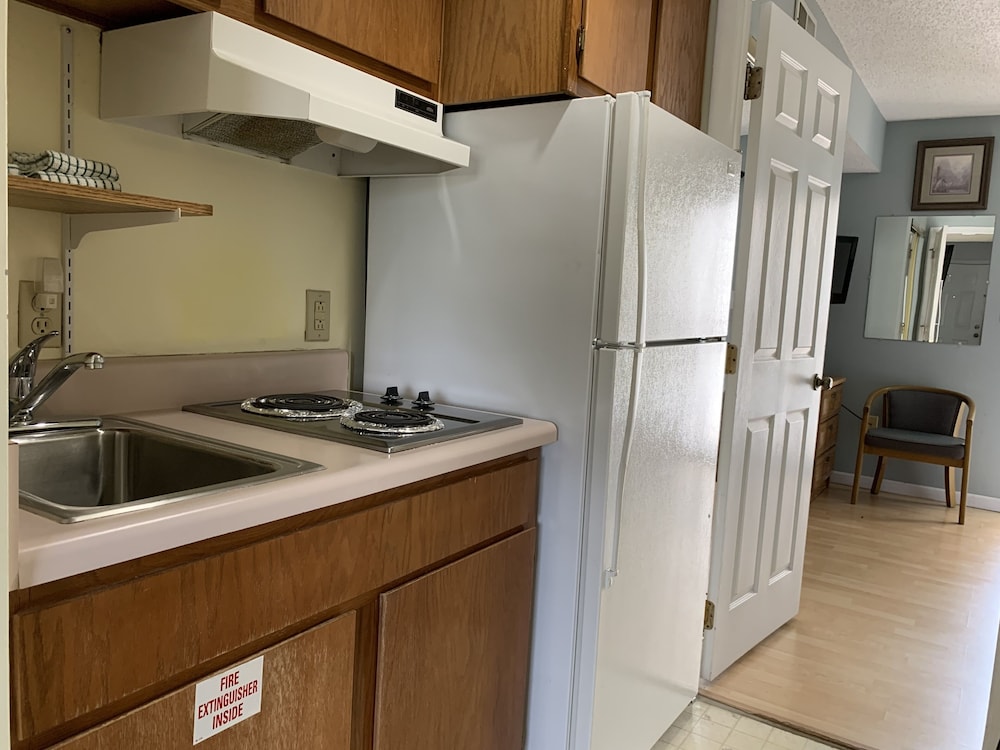 laurel inn condominium