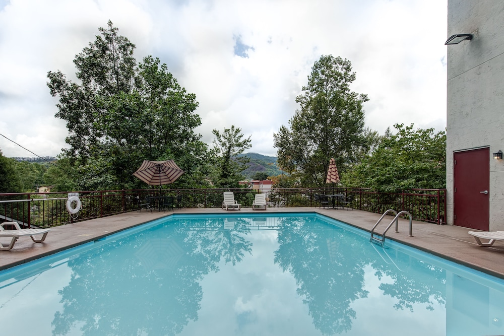 laurel inn condominium