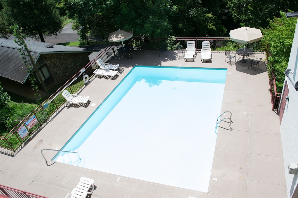 laurel inn condominium
