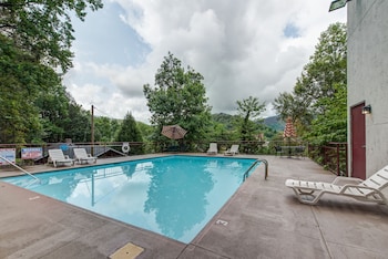 laurel inn condominium