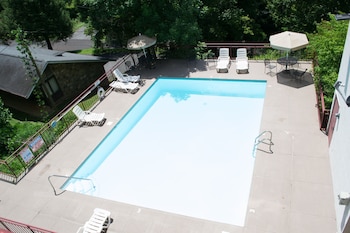 laurel inn condominium