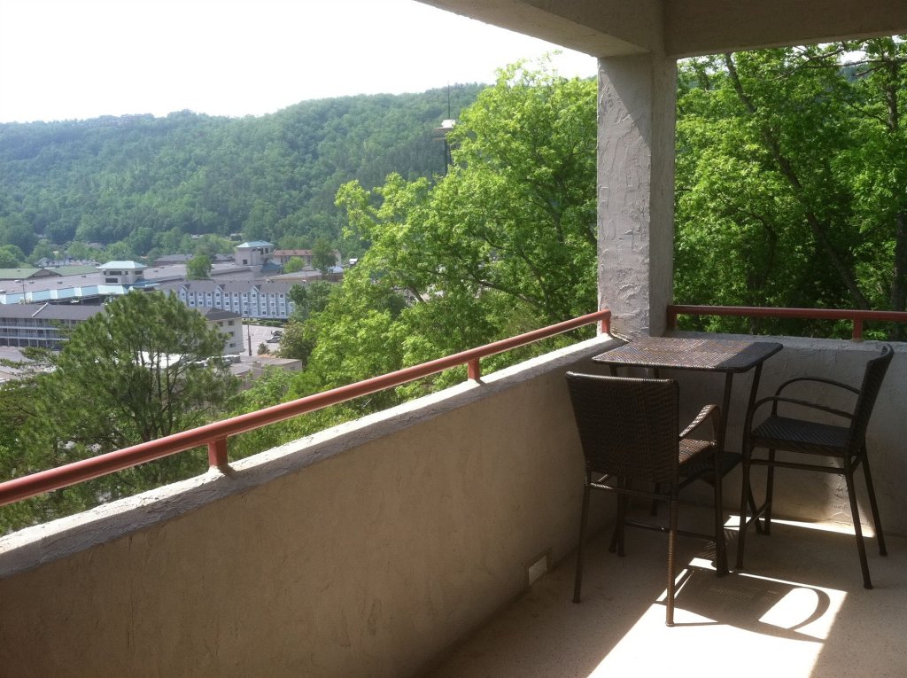 laurel inn condominium