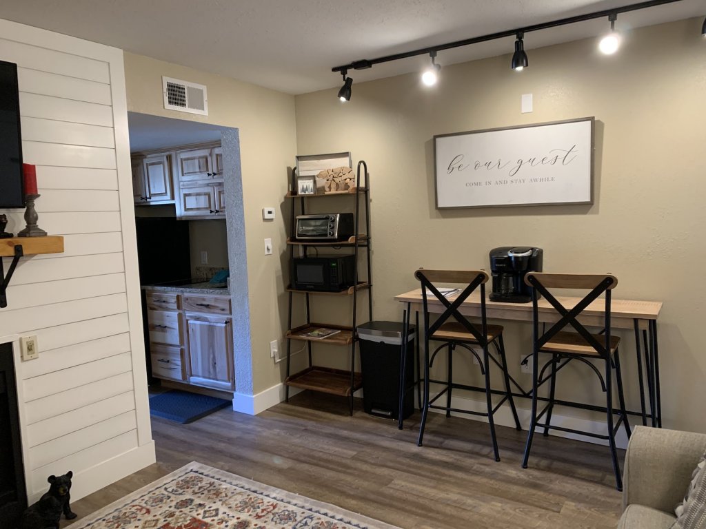 laurel inn condominium
