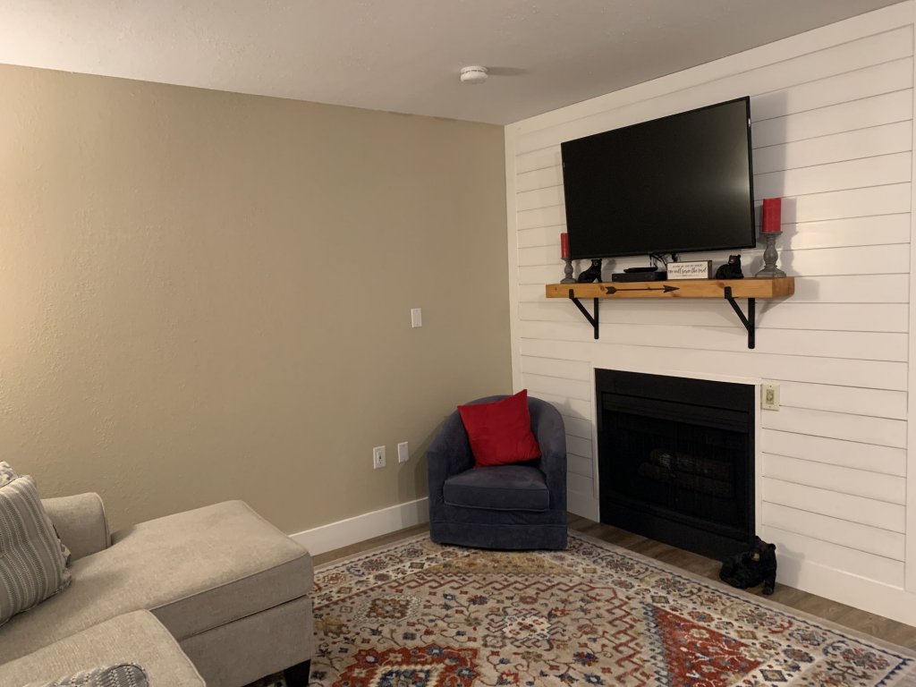 laurel inn condominium