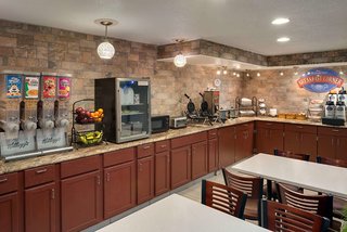 baymont by wyndham muncie near ball state university