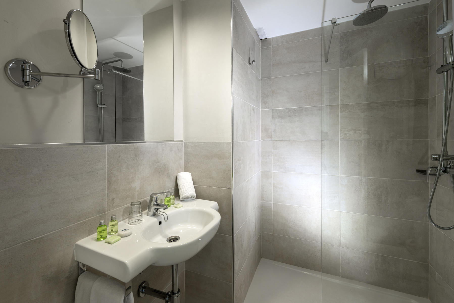 apartamentos hesperia bristol playa