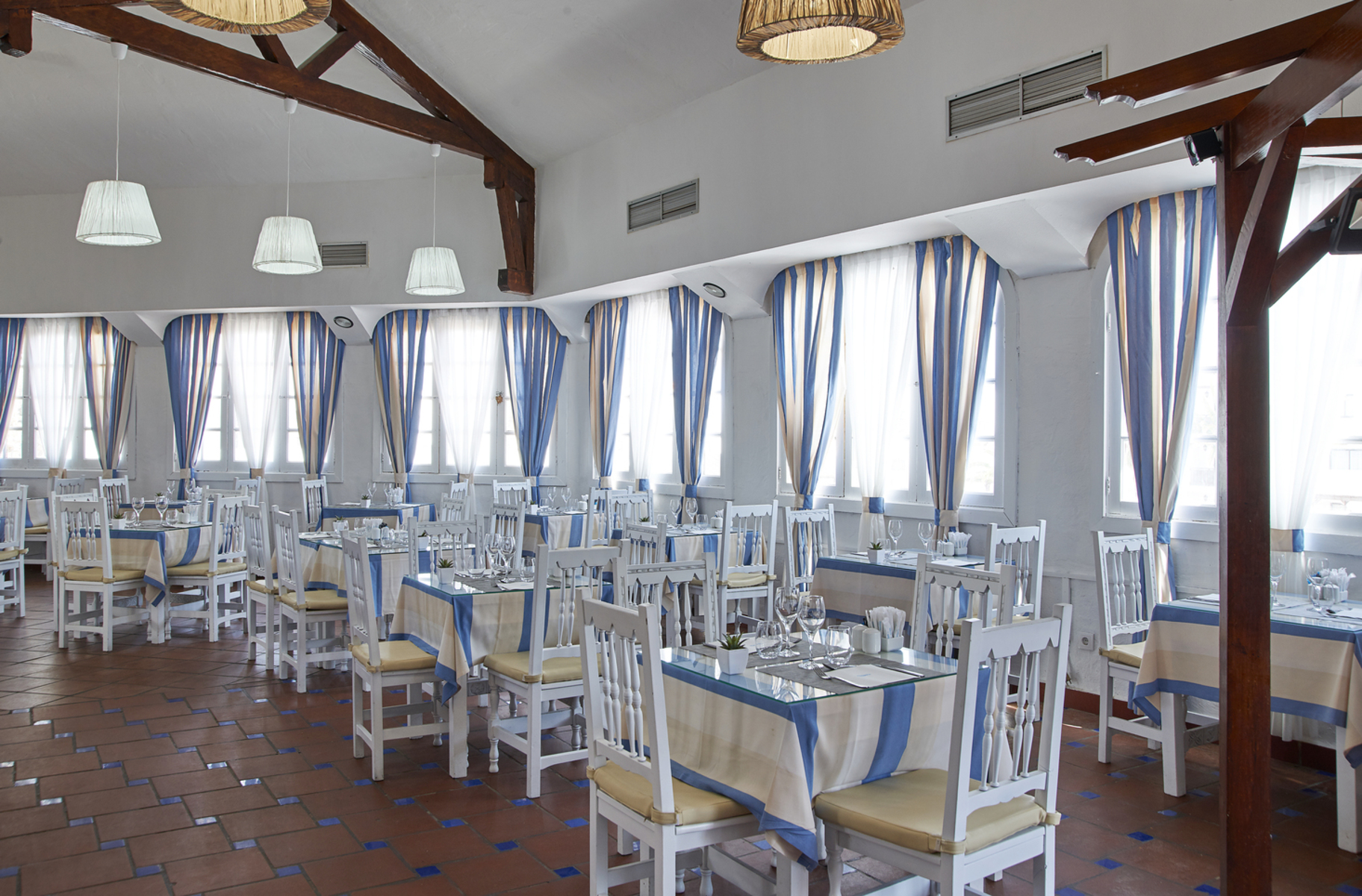apartamentos hesperia bristol playa