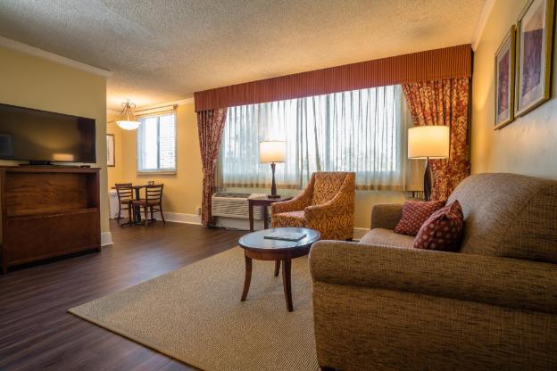 park lane suites and inn