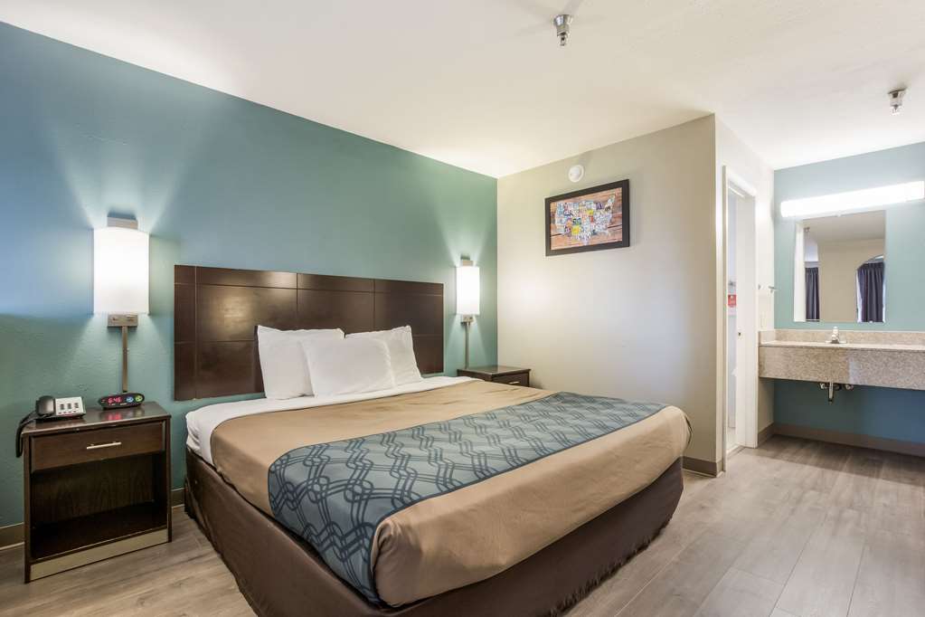 econo lodge inn and suites