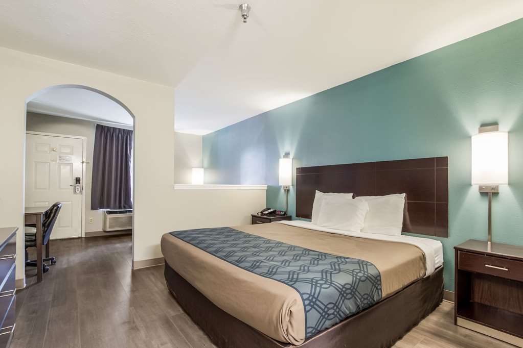 econo lodge inn and suites