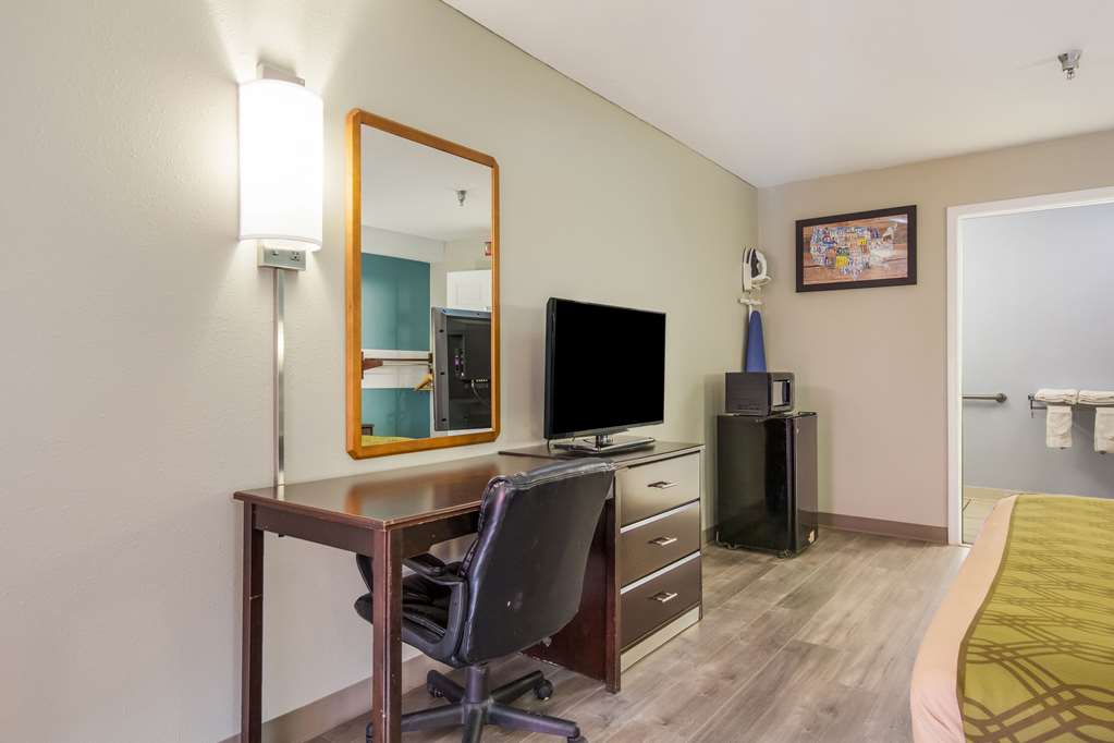 econo lodge inn and suites