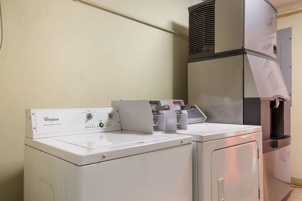 econo lodge inn and suites