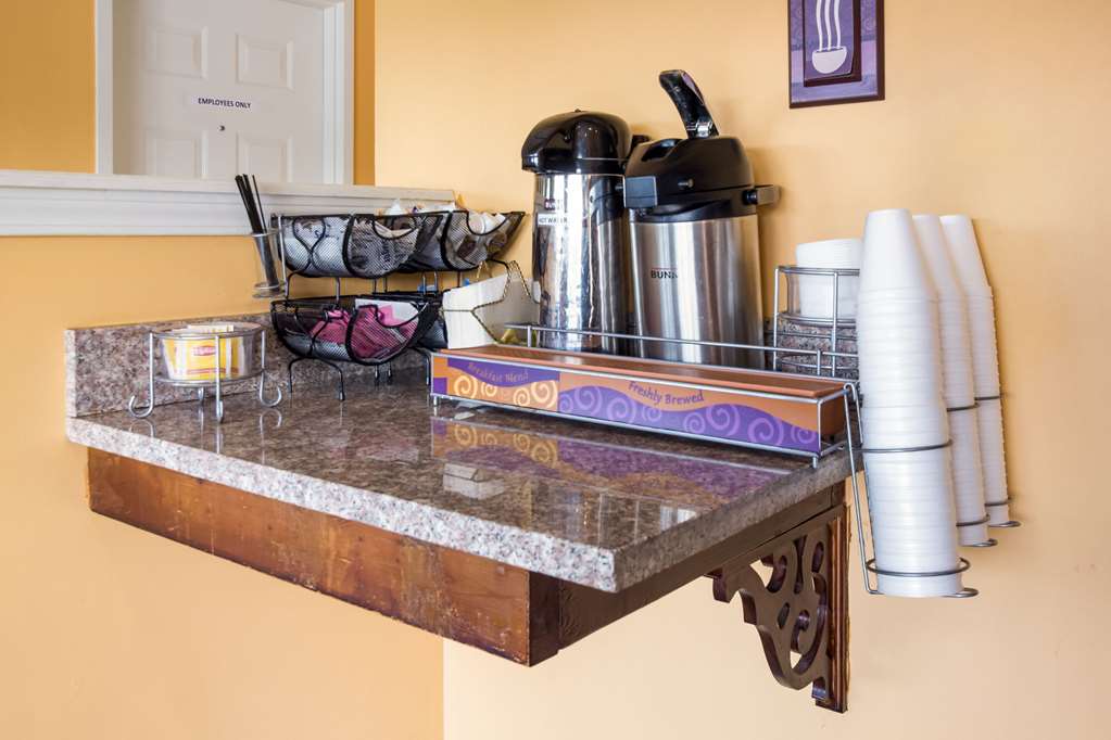 econo lodge inn and suites