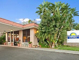 Days Inn & Suites By Wyndham Anaheim At Disneyland Park,Fullerton>>Anaheim,2 star
