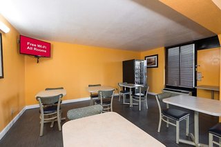 red roof inn mobile midtown