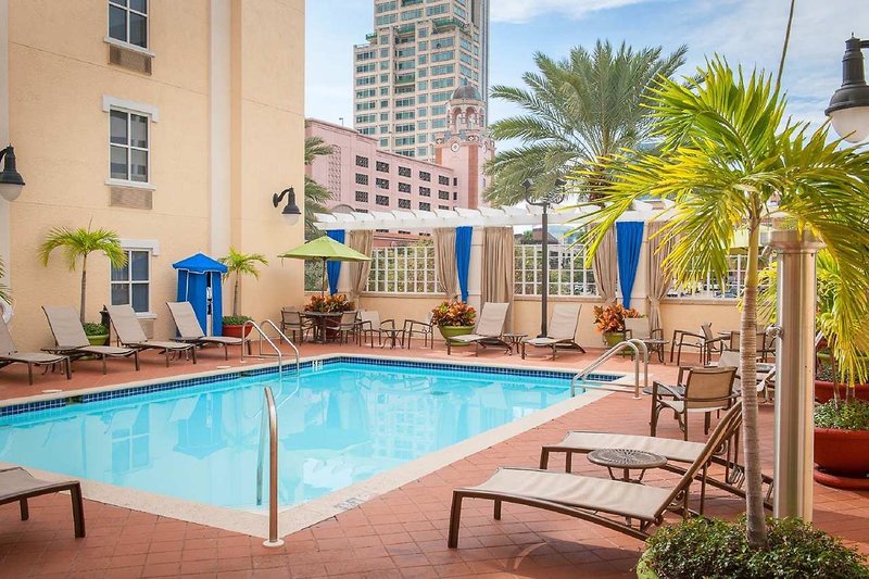 hampton inn and suites st petersburg downtown