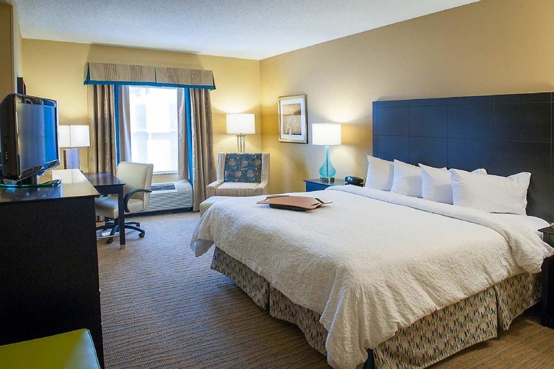 hampton inn and suites st petersburg downtown