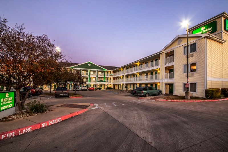 hometowne studios by red roof austin