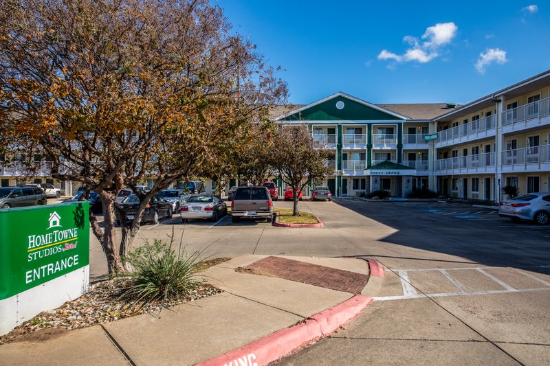 hometowne studios by red roof austin