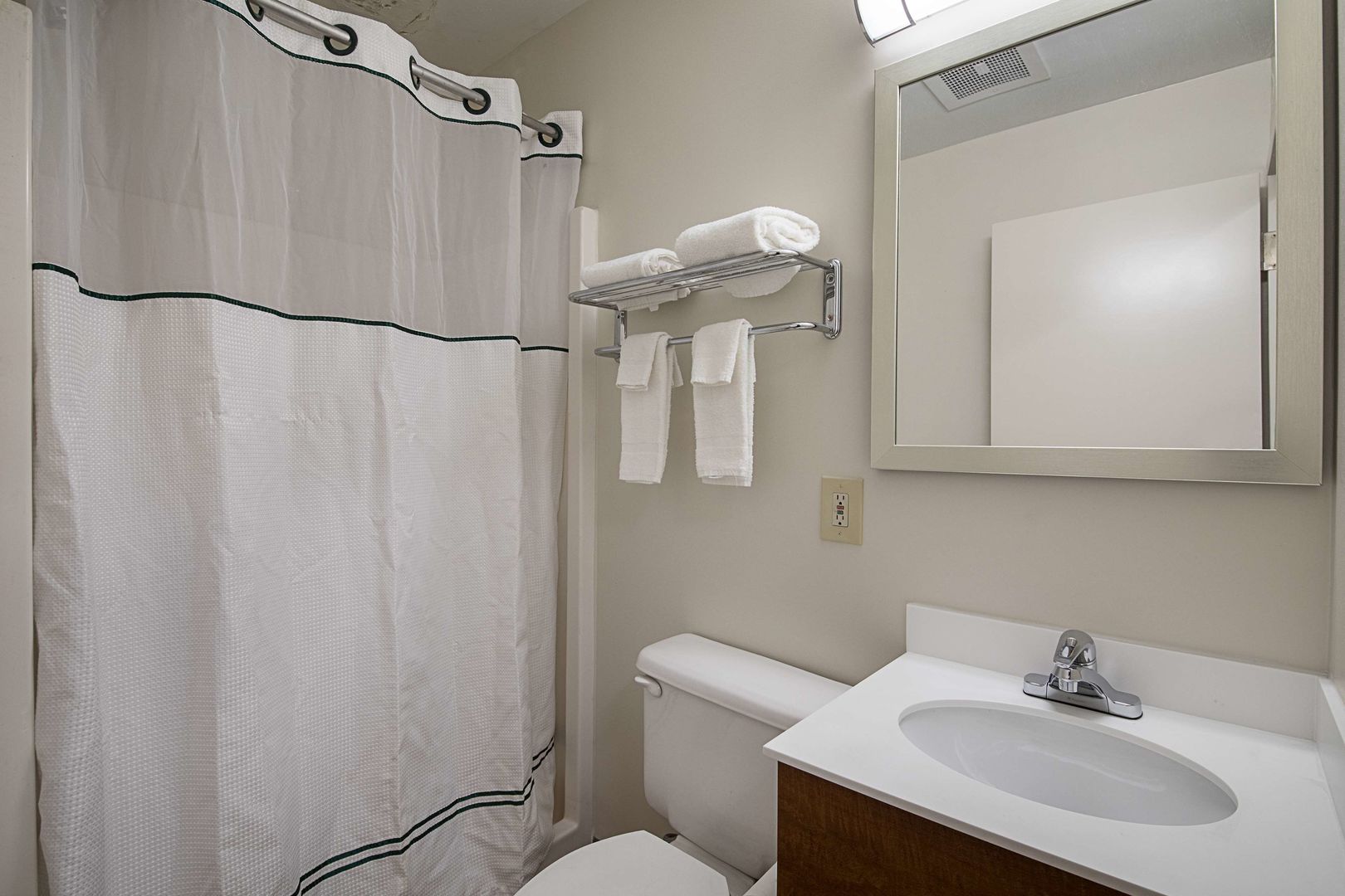 hometowne studios by red roof austin