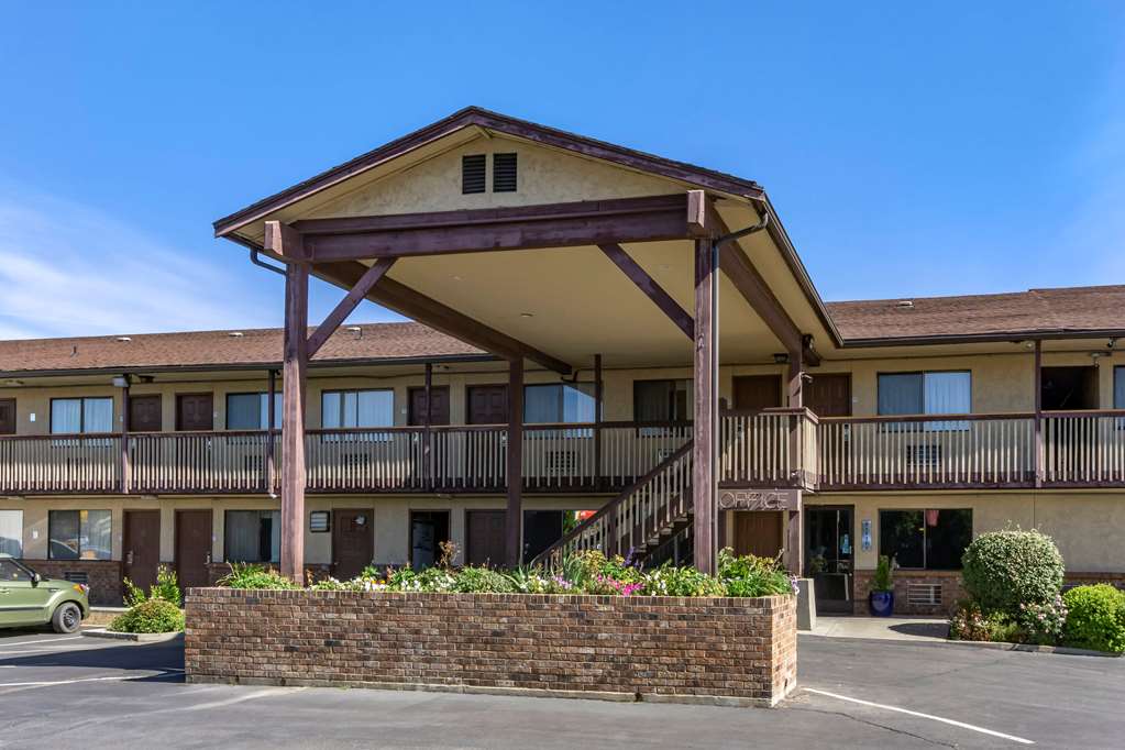 econo lodge ellensburg near university