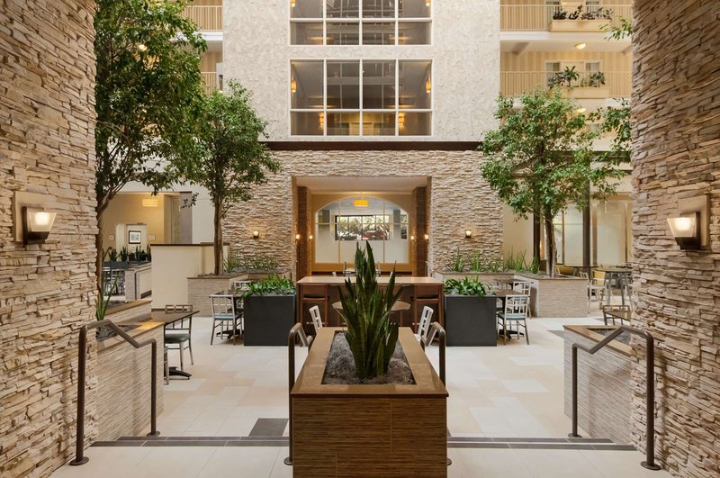 embassy suites by hilton dallas market center