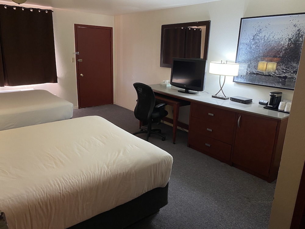 lakeshore inn water front