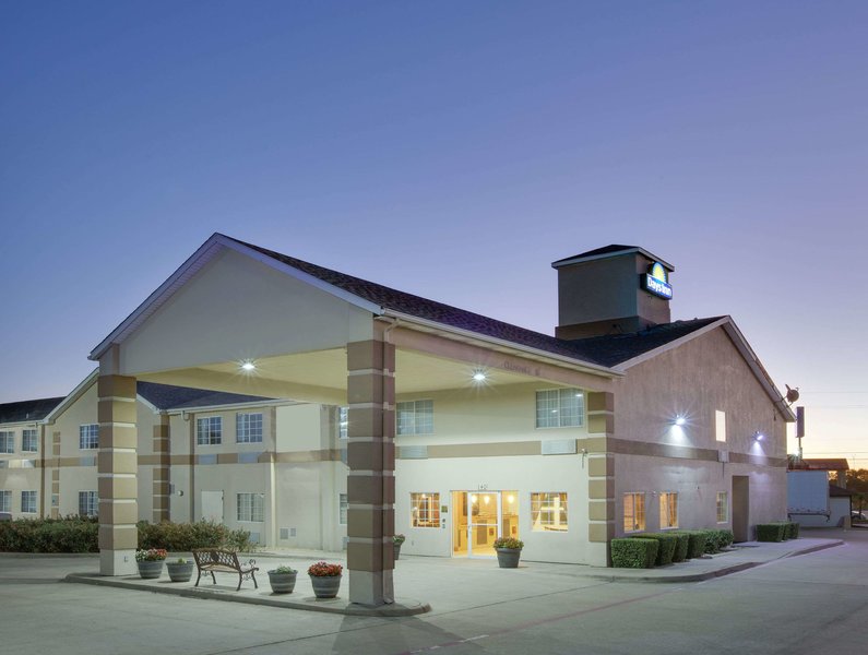 Days Inn By Wyndham Mesquite Rodeo Tx