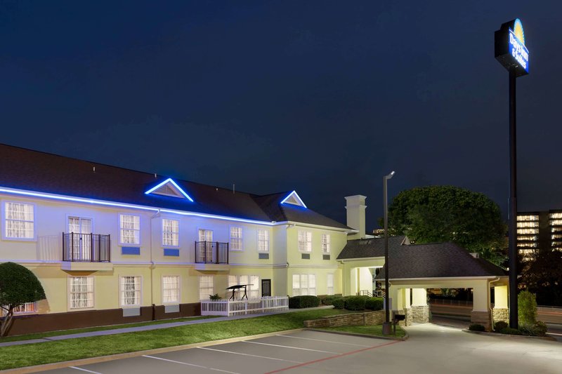 Days Inn & Suites By Wyndham Euless Dfw Airport South