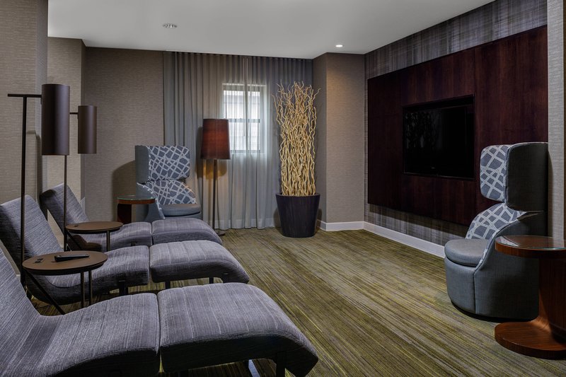courtyard by marriott long island macarthur airport