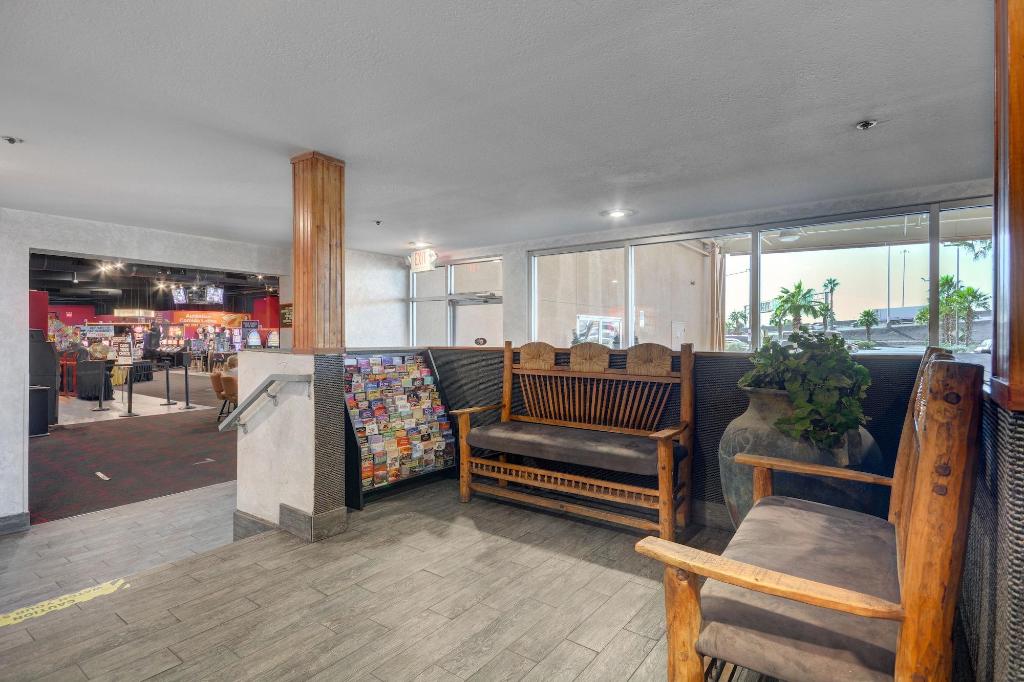 hotel jefe at ojos locos