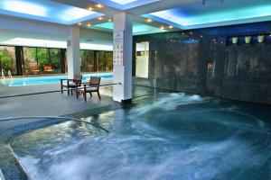grecian bay hotel