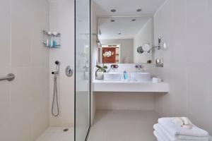 grecian bay hotel