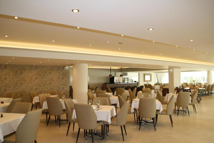 queens bay hotel