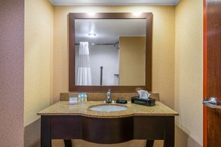 hampton inn parkersburg mineral wells