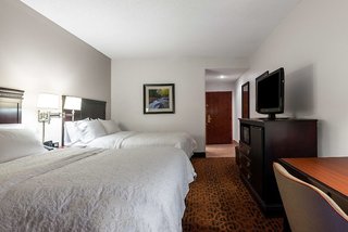 hampton inn parkersburg mineral wells