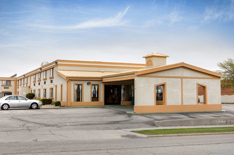 quality inn and suites bloomington university area