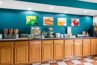 quality inn and suites bloomington university area