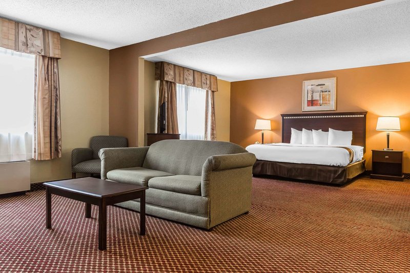 quality inn and suites bloomington university area