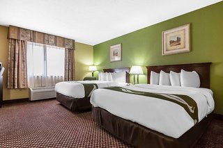 quality inn and suites bloomington university area