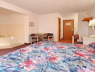 Super 8 Walnut,2109 Antique City Dr, Walnut,51577,2 star