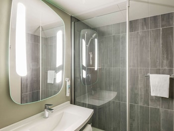 ibis paris gare de lyon ledru rollin 12eme