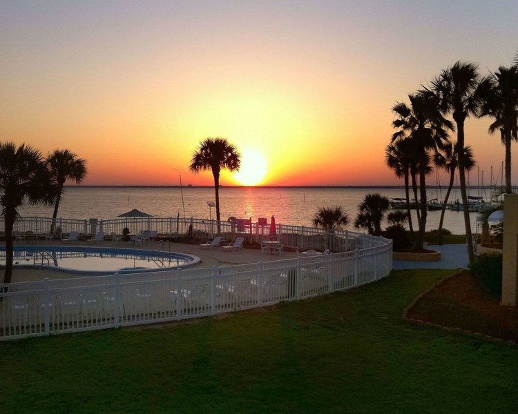 Quality Inn & Suites On The Bay Near Pensacola Beach