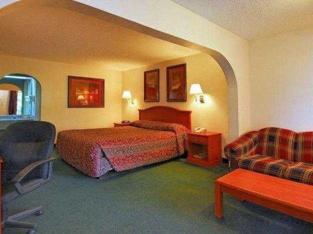 motel 6 pensacola fl nas
