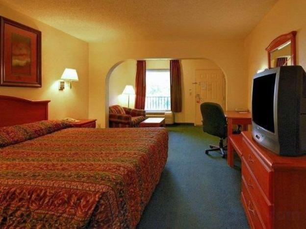 motel 6 pensacola fl nas