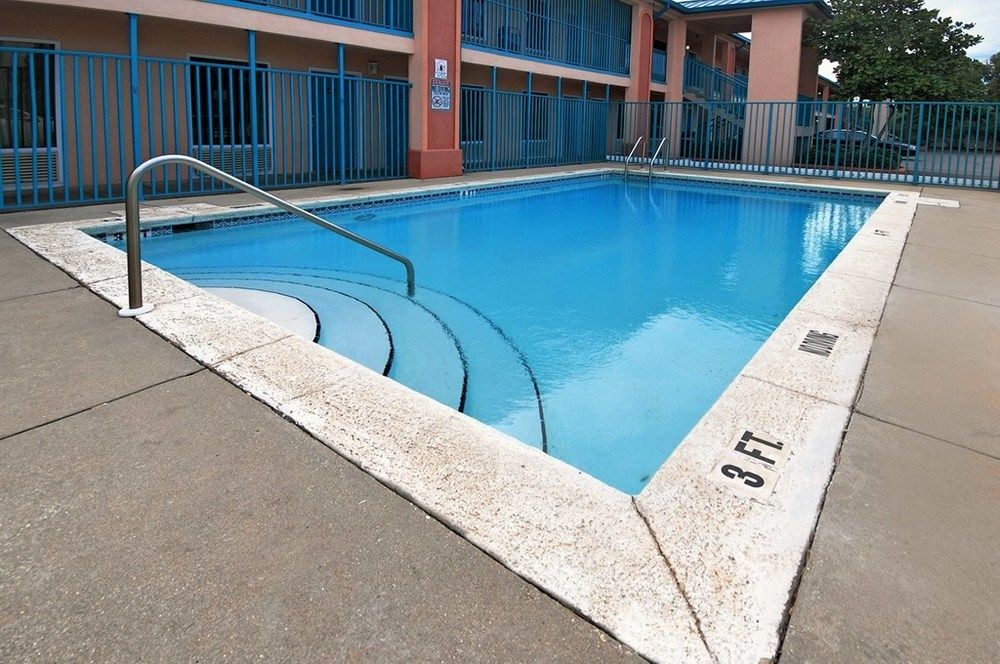 motel 6 pensacola fl nas