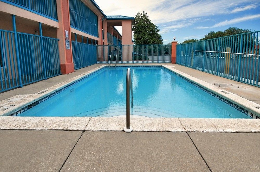 motel 6 pensacola fl nas