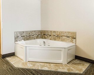 Quality Inn & Suites Stoughton - Madison South,Madison>>Dane,3 star