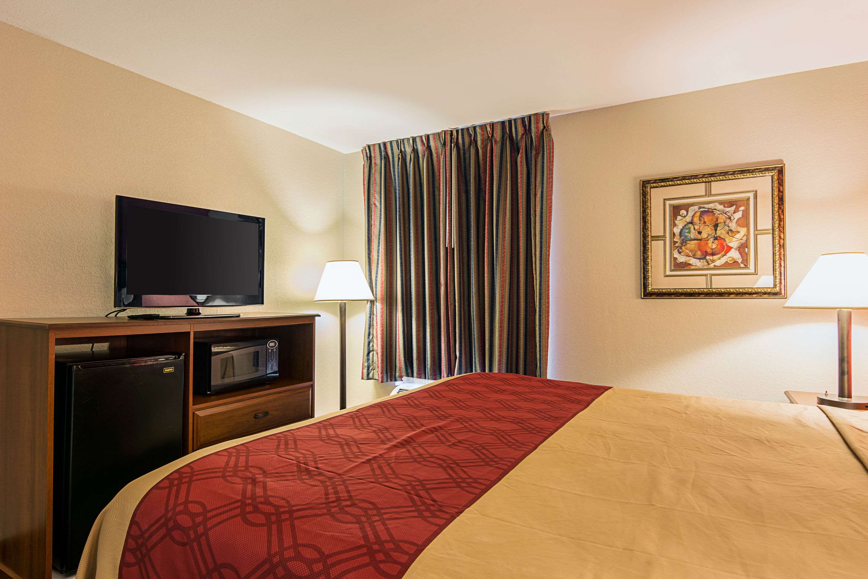 econo lodge andrews air force base