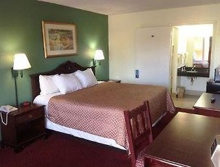Travelodge By Wyndham Fort Myers North,Fort Myers>>Cape Coral,2 star